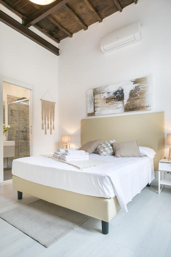 White Ostilia Apartment Rom