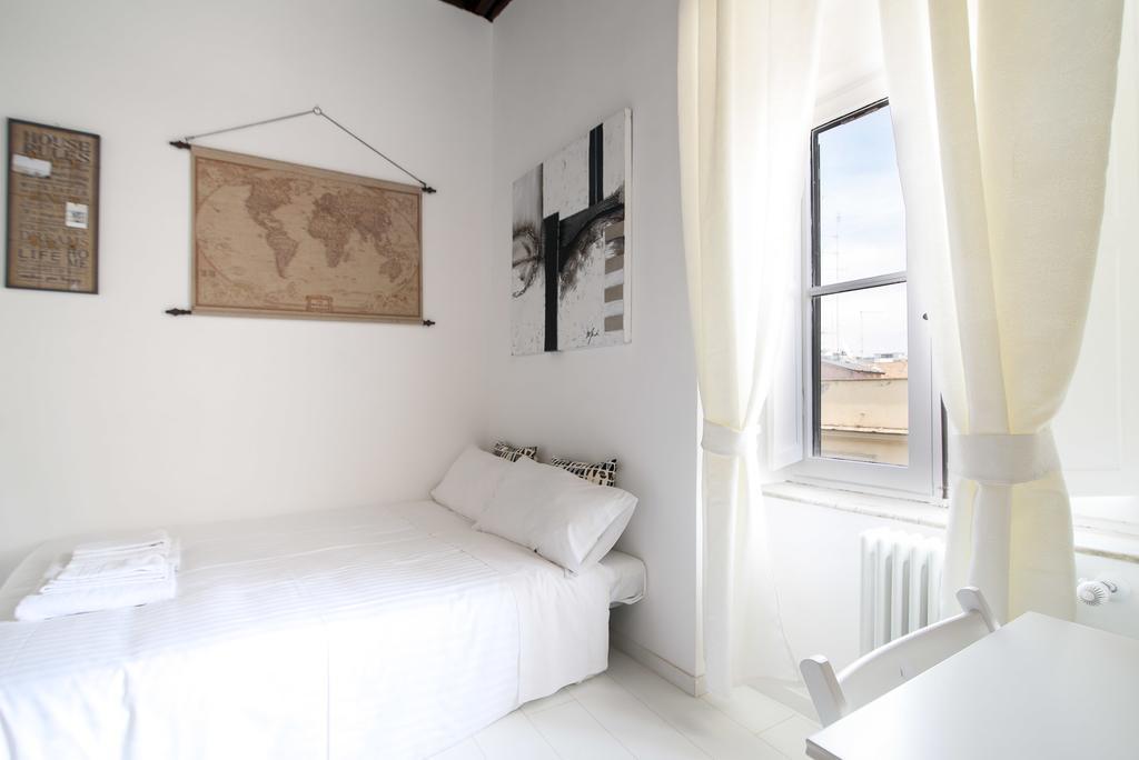 Apartment White Ostilia Rom