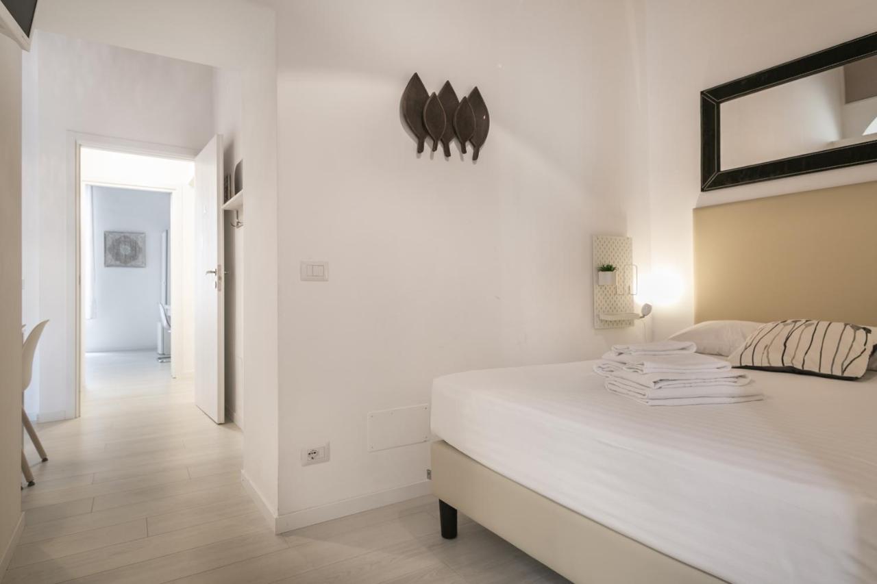 White Ostilia Apartment Rom